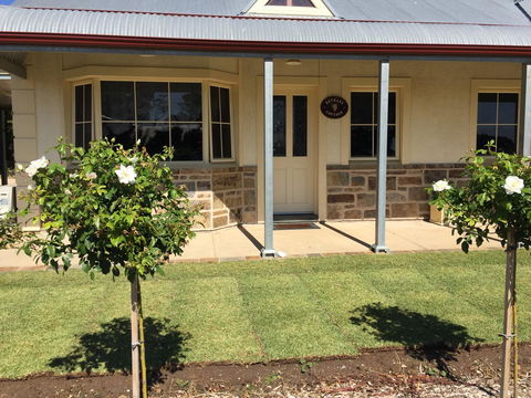 Barossa Vineyard Cottages - Mackay Tourism 44