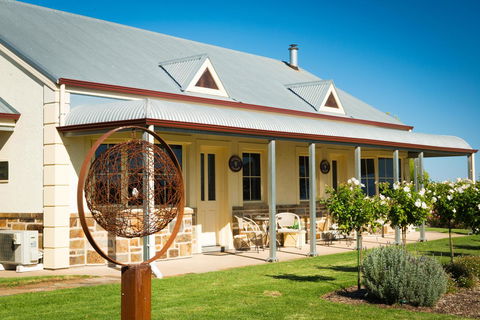 Barossa Vineyard Cottages - Mackay Tourism 0