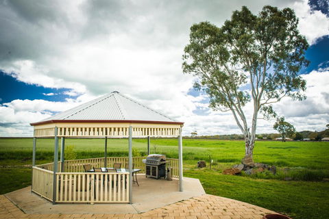 Barossa Vineyard Cottages - Mackay Tourism 42