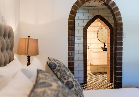 The Manor Basket Range - Mackay Tourism 3