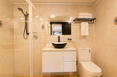 The Manor Basket Range - Mackay Tourism 6