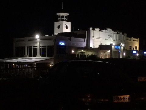 Adelaide - Semaphore Beach Front - Mackay Tourism 32