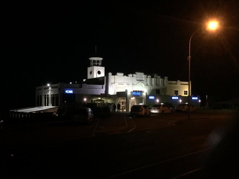 Adelaide - Semaphore Beach Front - Mackay Tourism 22