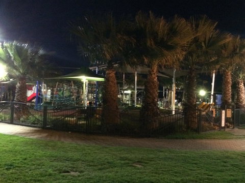 Adelaide - Semaphore Beach Front - Mackay Tourism 28