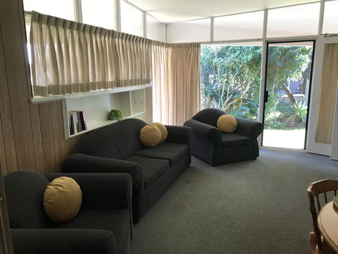 OCEAN BREEZE MOTEL - Mackay Tourism 12