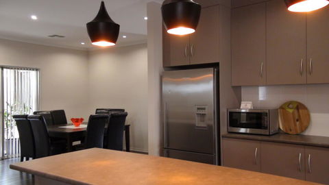 Casavino Luxury Villa - Mackay Tourism 13