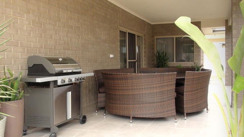 Casavino Luxury Villa - Mackay Tourism 12