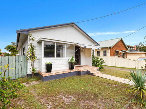 Wyvern - Mackay Tourism 0