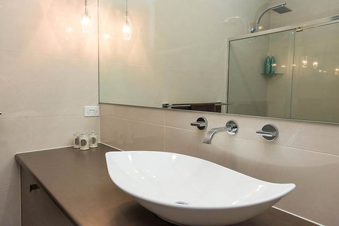 Lavina Luxury Beach House - Mackay Tourism 29