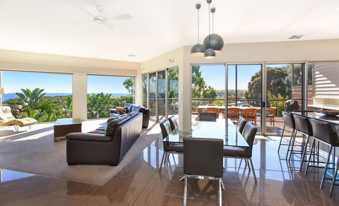 Lavina Luxury Beach House - Mackay Tourism 1