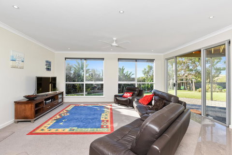 Lavina Luxury Beach House - Mackay Tourism 11