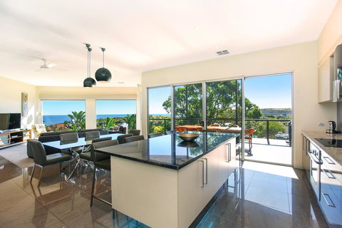 Lavina Luxury Beach House - Mackay Tourism 8