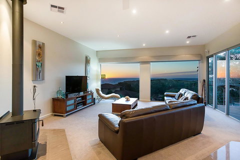 Lavina Luxury Beach House - Mackay Tourism 21