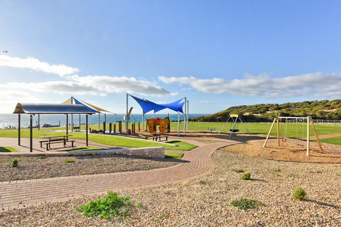 Lavina Luxury Beach House - Mackay Tourism 32