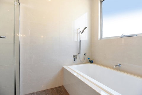 Lavina Luxury Beach House - Mackay Tourism 28