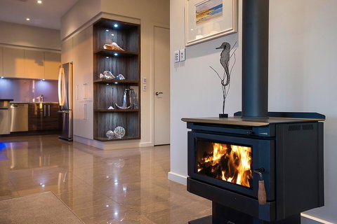 Lavina Luxury Beach House - Mackay Tourism 6