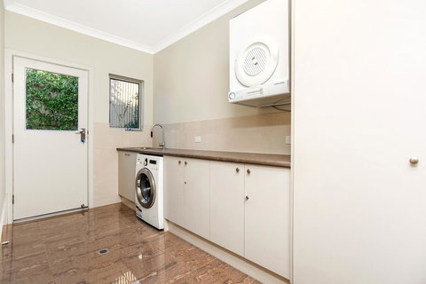 Lavina Luxury Beach House - Mackay Tourism 30