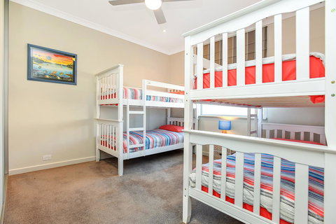 Lavina Luxury Beach House - Mackay Tourism 18