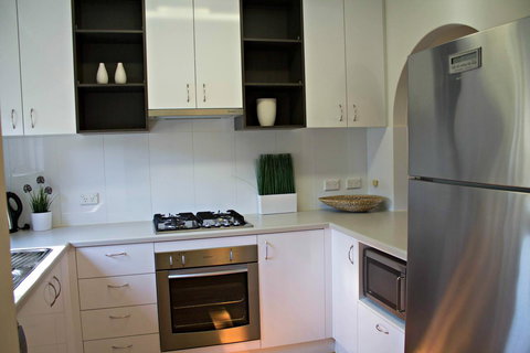 Adelaide DressCircle Apartments - Archer Street - Mackay Tourism 15