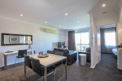 Adelaide DressCircle Apartments - Archer Street - Mackay Tourism 0