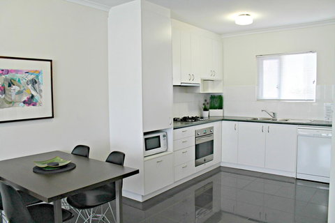 Adelaide DressCircle Apartments - Archer Street - Mackay Tourism 10