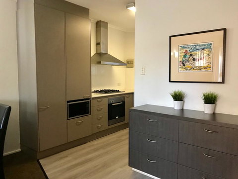 Adelaide DressCircle Apartments - Archer Street - Mackay Tourism 1