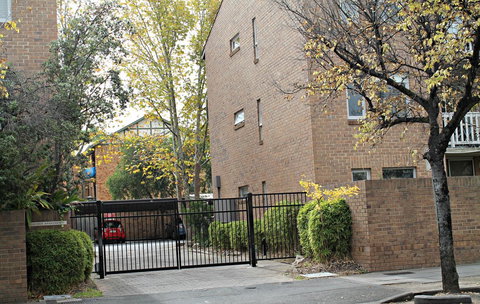 Adelaide DressCircle Apartments - Archer Street - Mackay Tourism 24