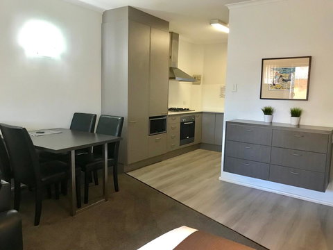 Adelaide DressCircle Apartments - Archer Street - Mackay Tourism 5