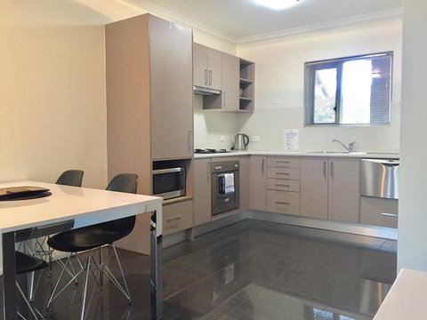 Adelaide DressCircle Apartments - Archer Street - Mackay Tourism 11