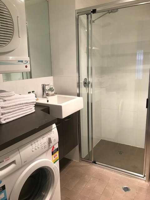 Adelaide DressCircle Apartments - Archer Street - Mackay Tourism 3