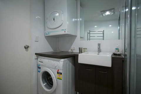 Adelaide DressCircle Apartments - Archer Street - Mackay Tourism 16