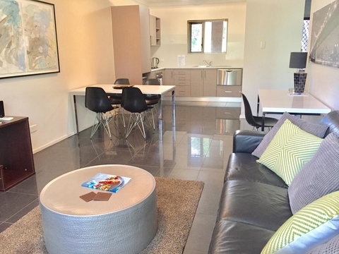 Adelaide DressCircle Apartments - Archer Street - Mackay Tourism 13