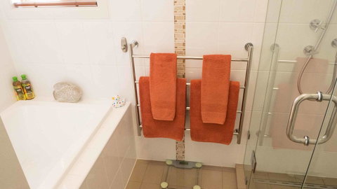 Rezare House Bed & Breakfast - Mackay Tourism 25