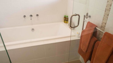 Rezare House Bed & Breakfast - Mackay Tourism 22