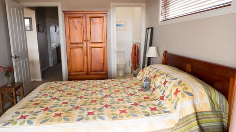 Rezare House Bed & Breakfast - Mackay Tourism 14