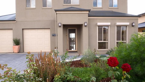 Rezare House Bed & Breakfast - Mackay Tourism 1