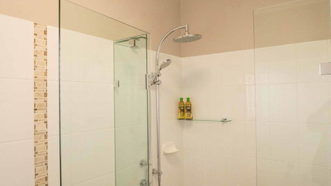 Rezare House Bed & Breakfast - Mackay Tourism 24