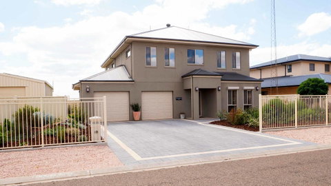 Rezare House Bed & Breakfast - Mackay Tourism 0