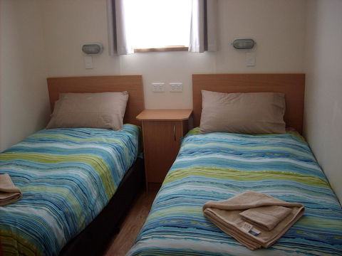 Jacko's Holiday Cabins - Mackay Tourism 6