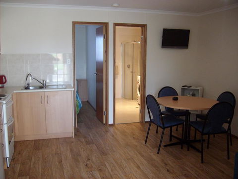 Jacko's Holiday Cabins - Mackay Tourism 3