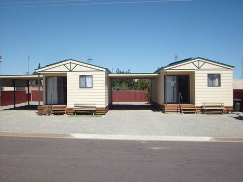 Jacko's Holiday Cabins - Mackay Tourism 0