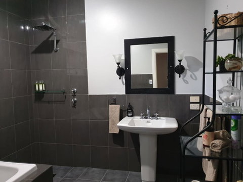 Amy\'s House Bed & Breakfast - Mackay Tourism 4