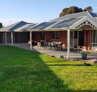 Aldinga Beach overnighter or getaway home - Mackay Tourism
