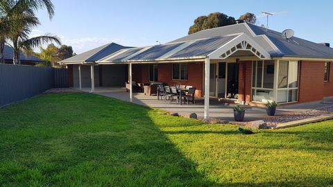 Aldinga Beach Overnighter Or Getaway Home - Mackay Tourism 0