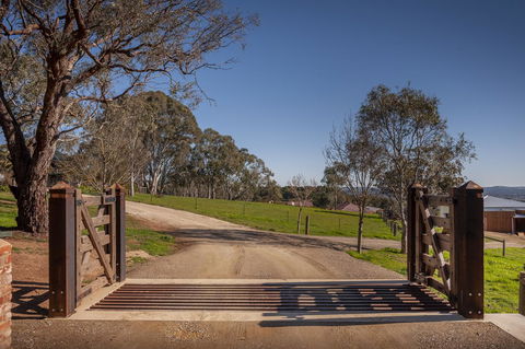Angaston Saleyards Luxury Accommodation - Mackay Tourism 31