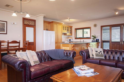 Angaston Saleyards Luxury Accommodation - Mackay Tourism 5