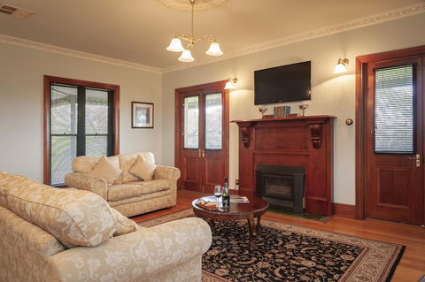 Angaston Saleyards Luxury Accommodation - Mackay Tourism 25