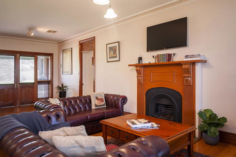 Angaston Saleyards Luxury Accommodation - Mackay Tourism 24