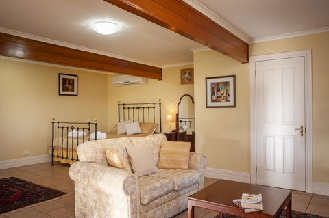 Angaston Saleyards Luxury Accommodation - Mackay Tourism 19