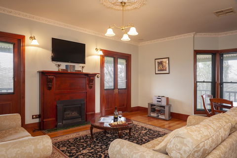 Angaston Saleyards Luxury Accommodation - Mackay Tourism 8